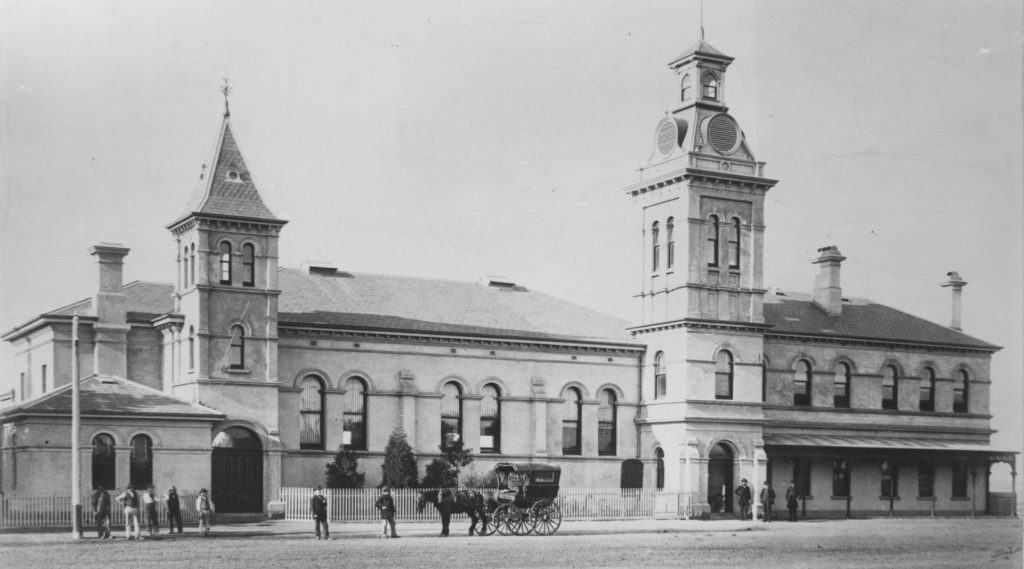 00792 Essendon Town Hall 1800