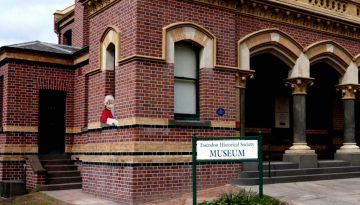 courthouse santa dimensions